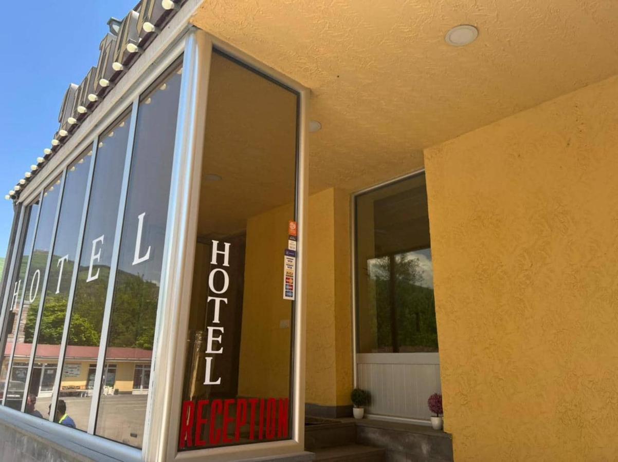 Zangezur Hotel Goris Exterior photo